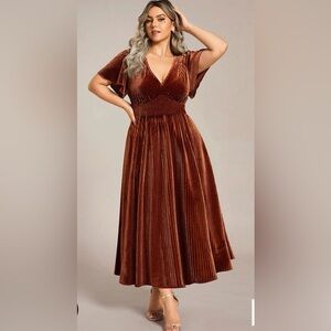 Plus Size A-line V-Neck Short Sleeve Pleated Velvet Dress